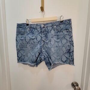 Seven7  indigo phyton  denim shorts sz14 new spring beachy summet